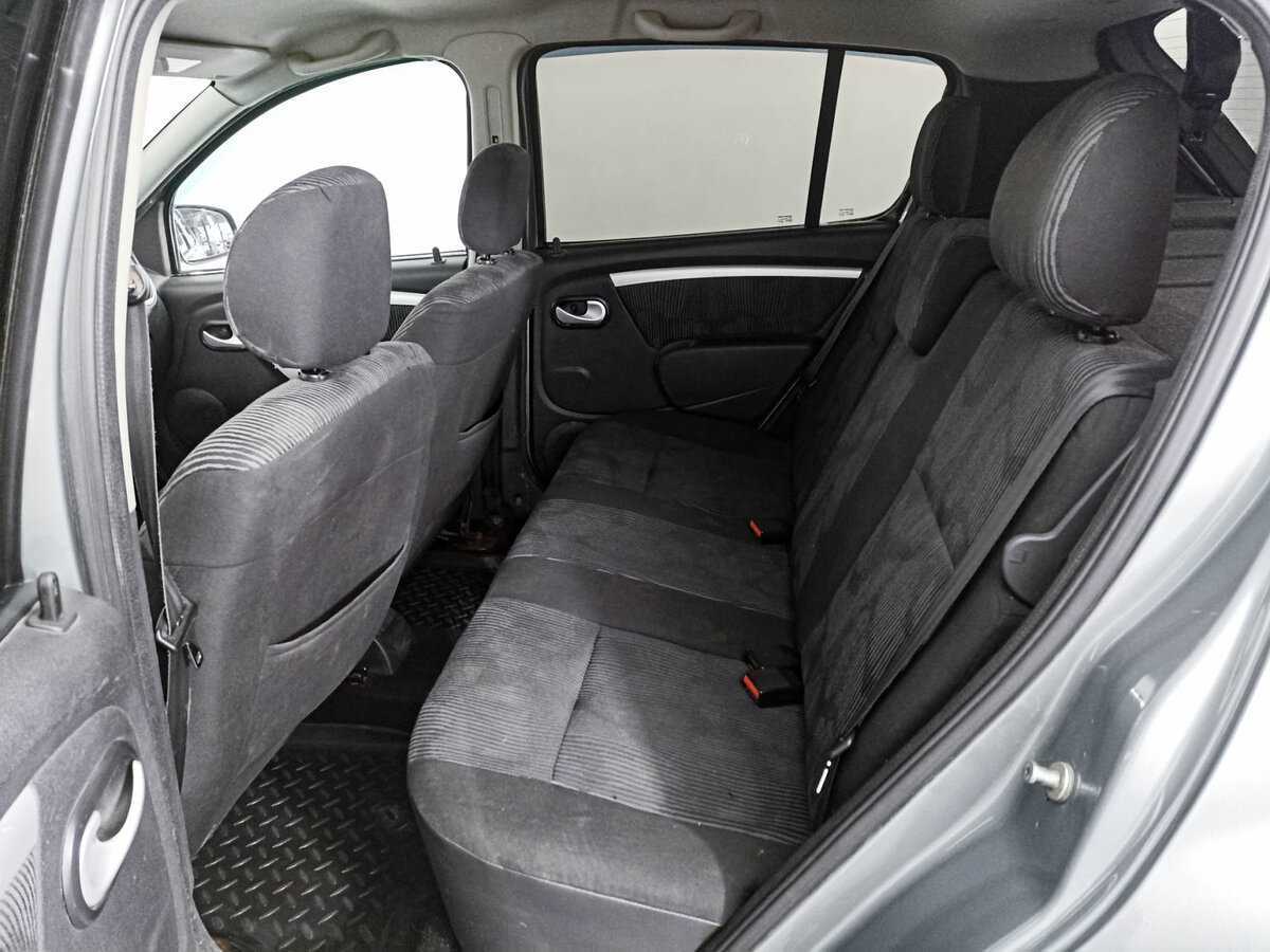 Renault Sandero с пробегом — 2010 год. Фото: #8