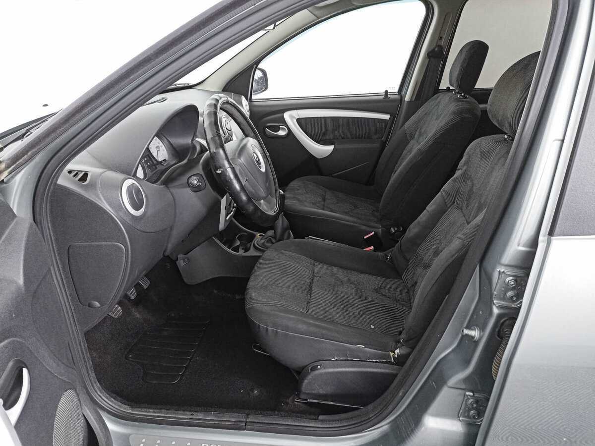 Renault Sandero с пробегом — 2010 год. Фото: #12