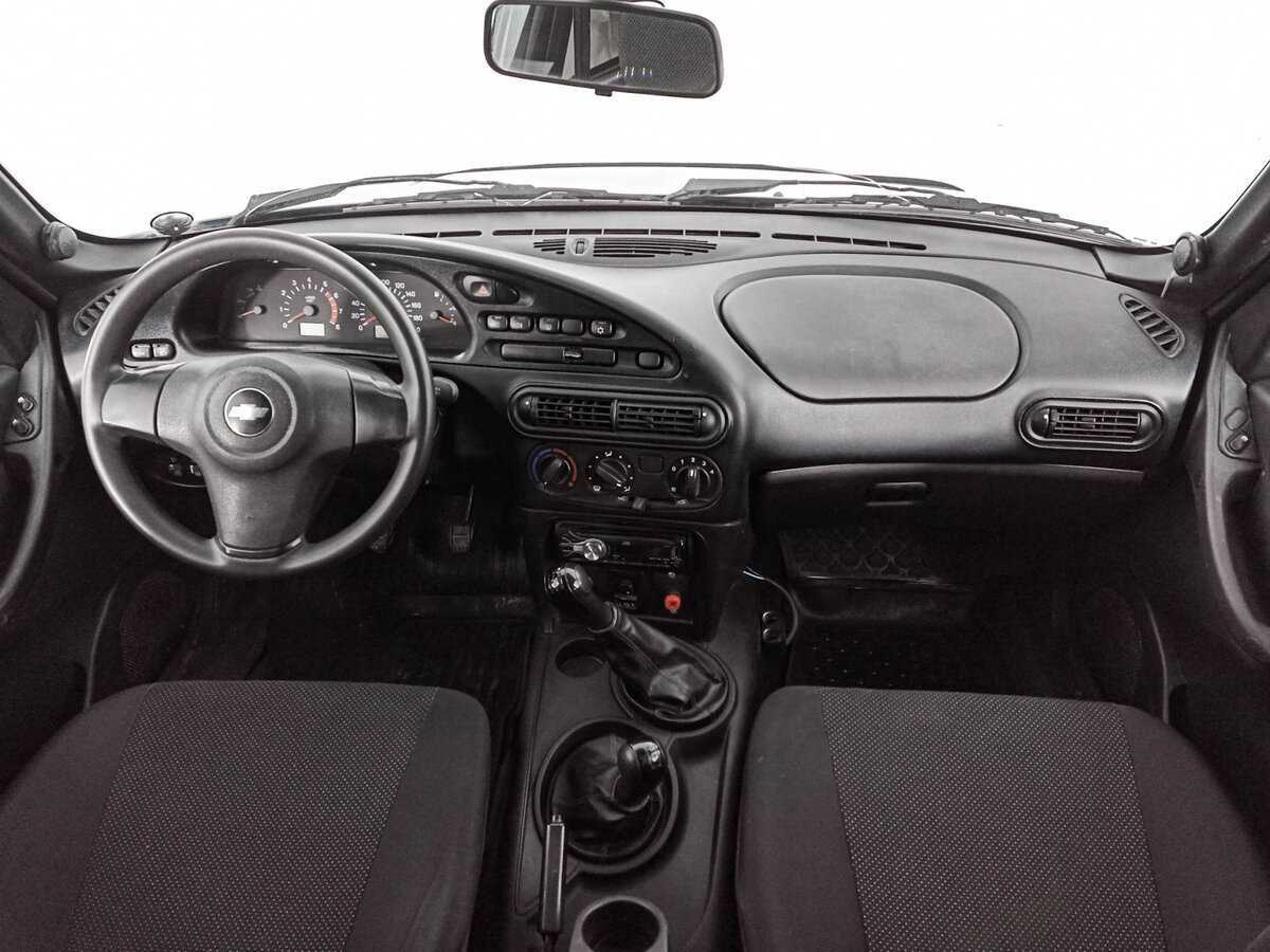 Chevrolet Niva с пробегом — 2012 год. Фото: #11