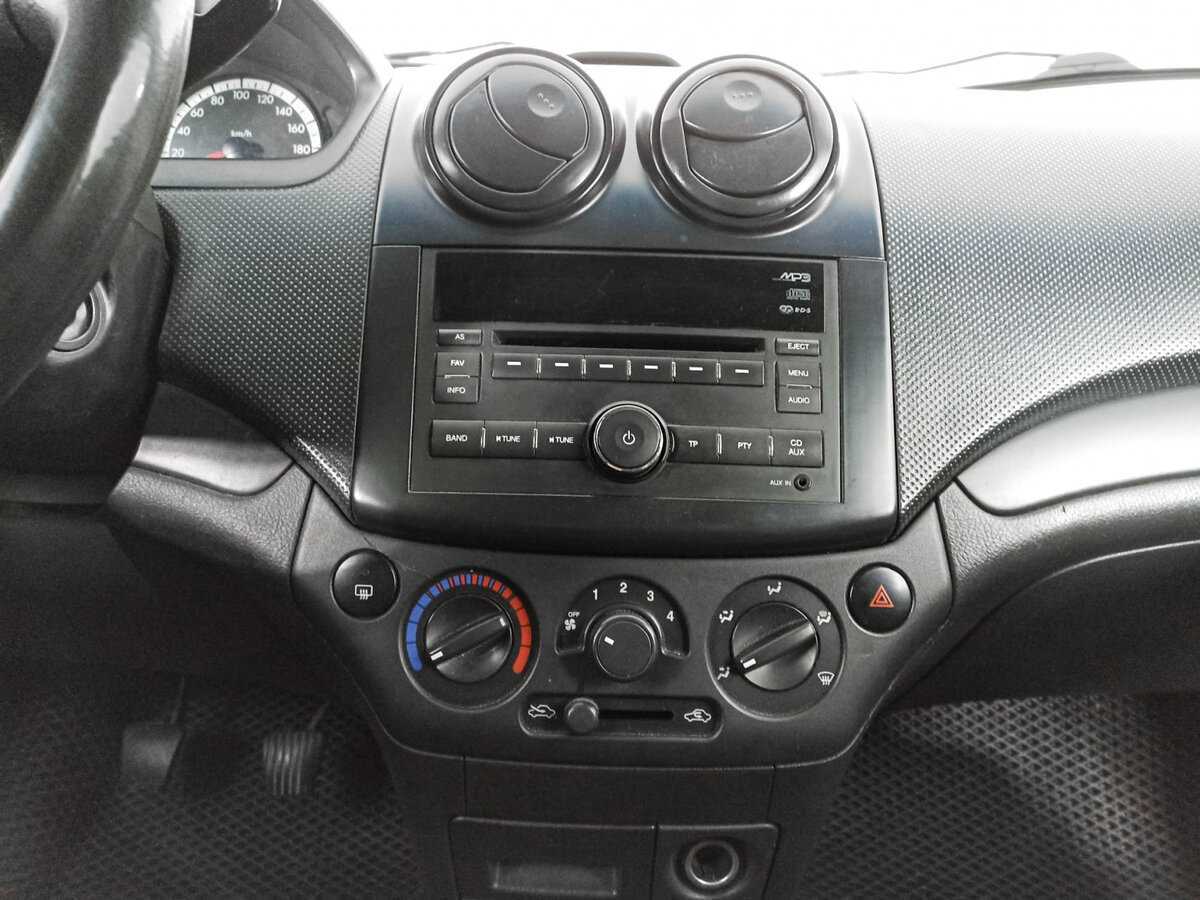 Chevrolet Aveo с пробегом — 2007 год. Фото: #12