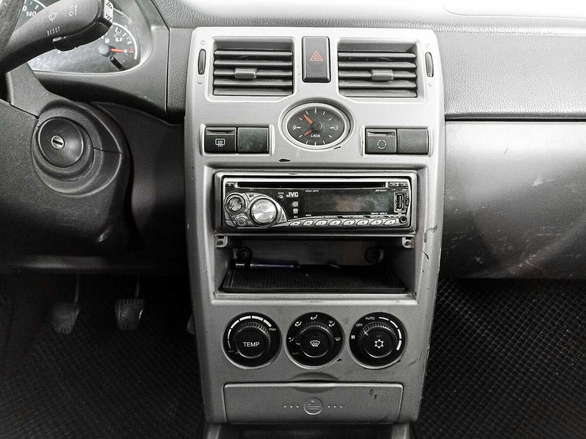 Lada (ВАЗ) Priora с пробегом — 2009 год. Фото: #12