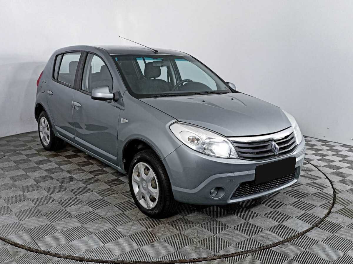 Renault Sandero с пробегом — 2011 год. Фото: #2