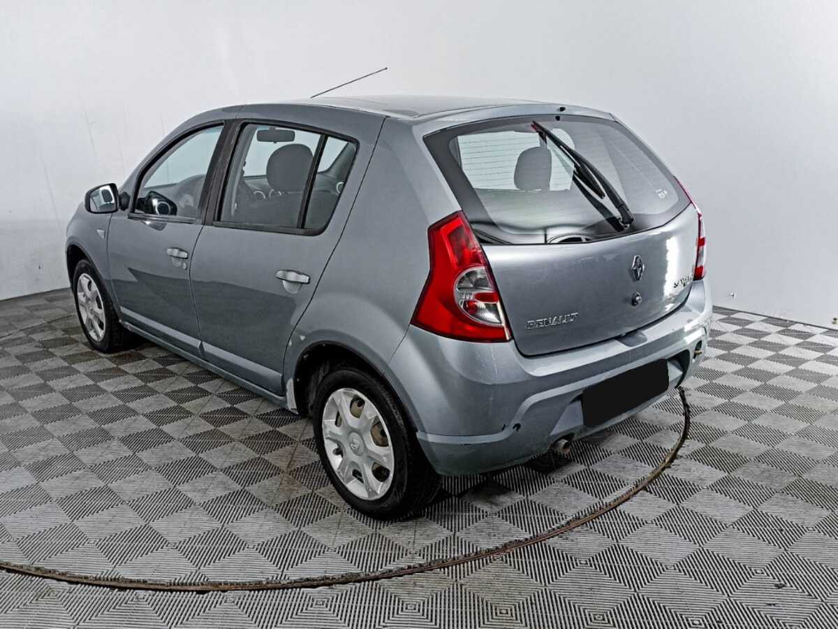 Renault Sandero с пробегом — 2011 год. Фото: #6