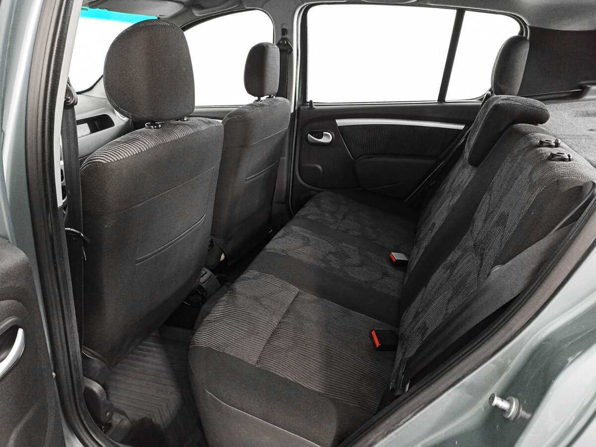 Renault Sandero с пробегом — 2011 год. Фото: #9