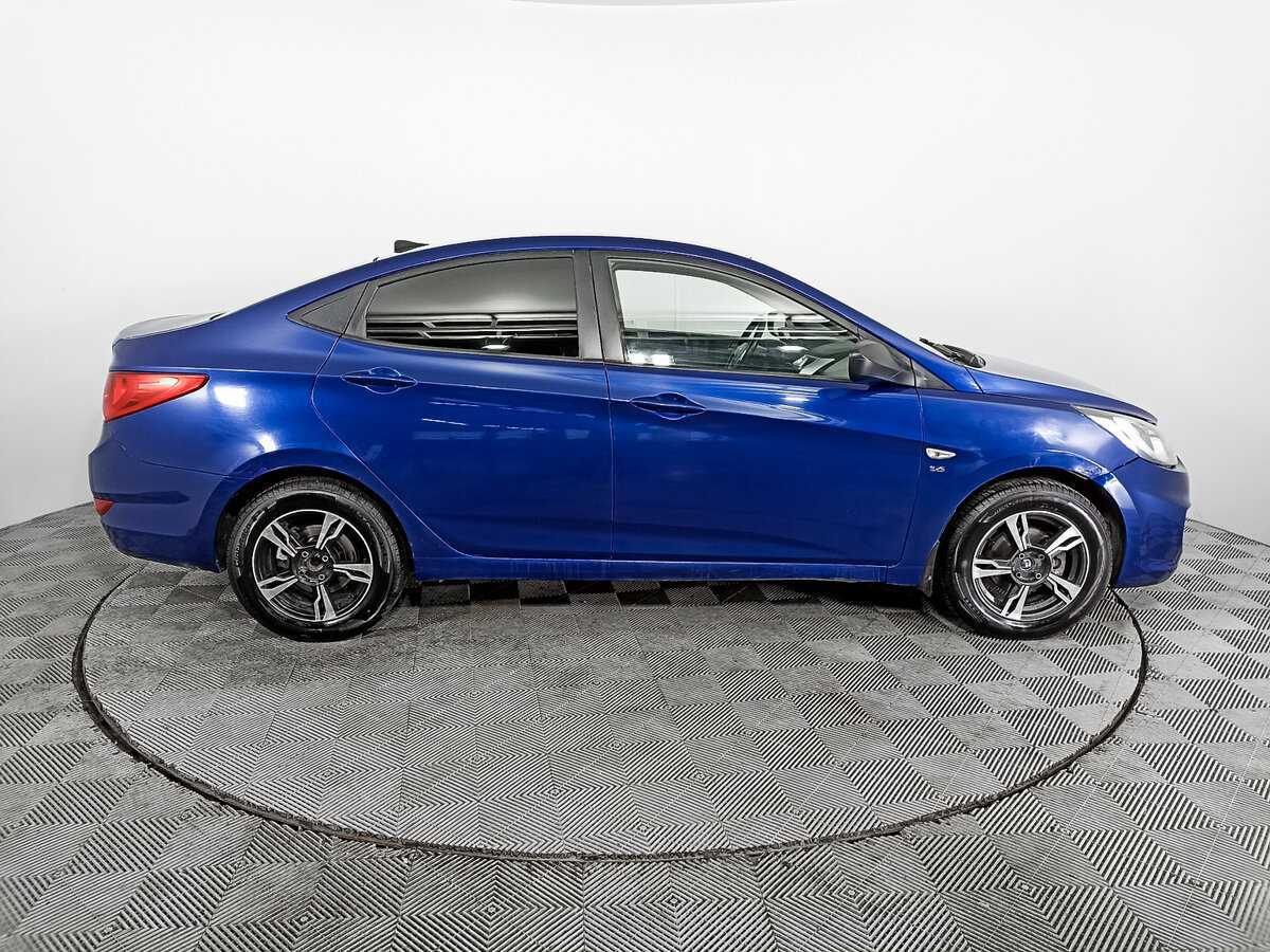 Hyundai Solaris с пробегом — 2011 год. Фото: #3