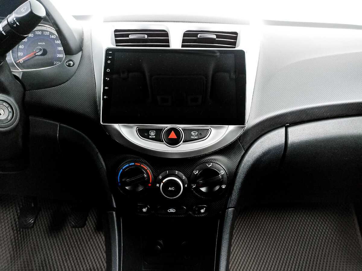 Hyundai Solaris с пробегом — 2011 год. Фото: #12