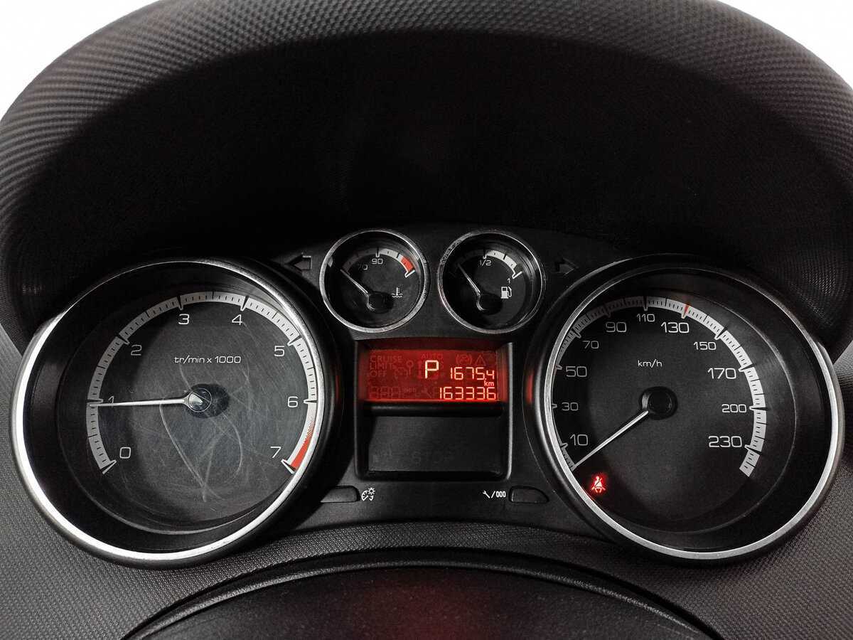 Peugeot 408 с пробегом — 2012 год. Фото: #9