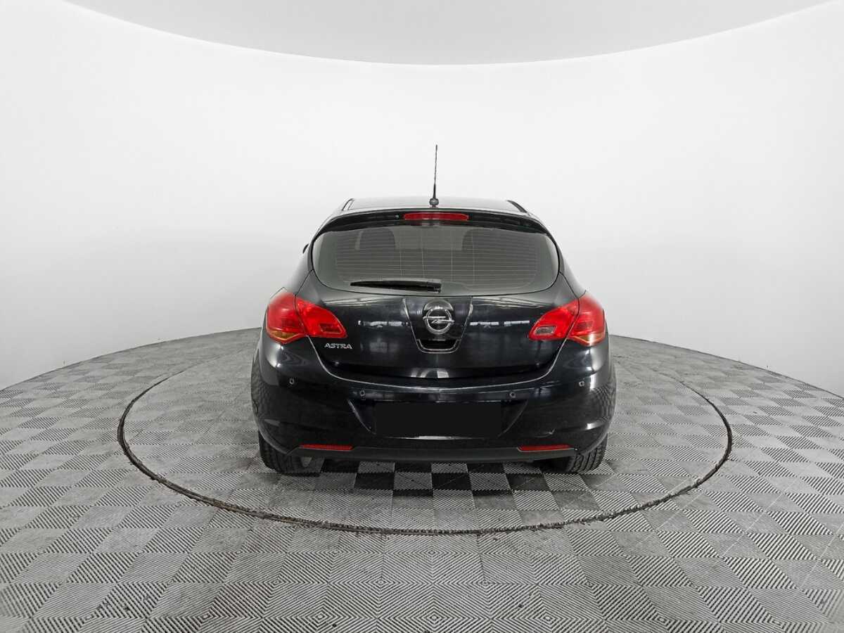 Opel Astra с пробегом — 2011 год. Фото: #5