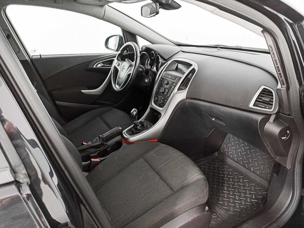Opel Astra с пробегом — 2011 год. Фото: #8