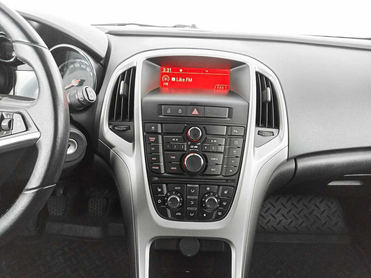 Opel Astra с пробегом — 2011 год. Фото: #12