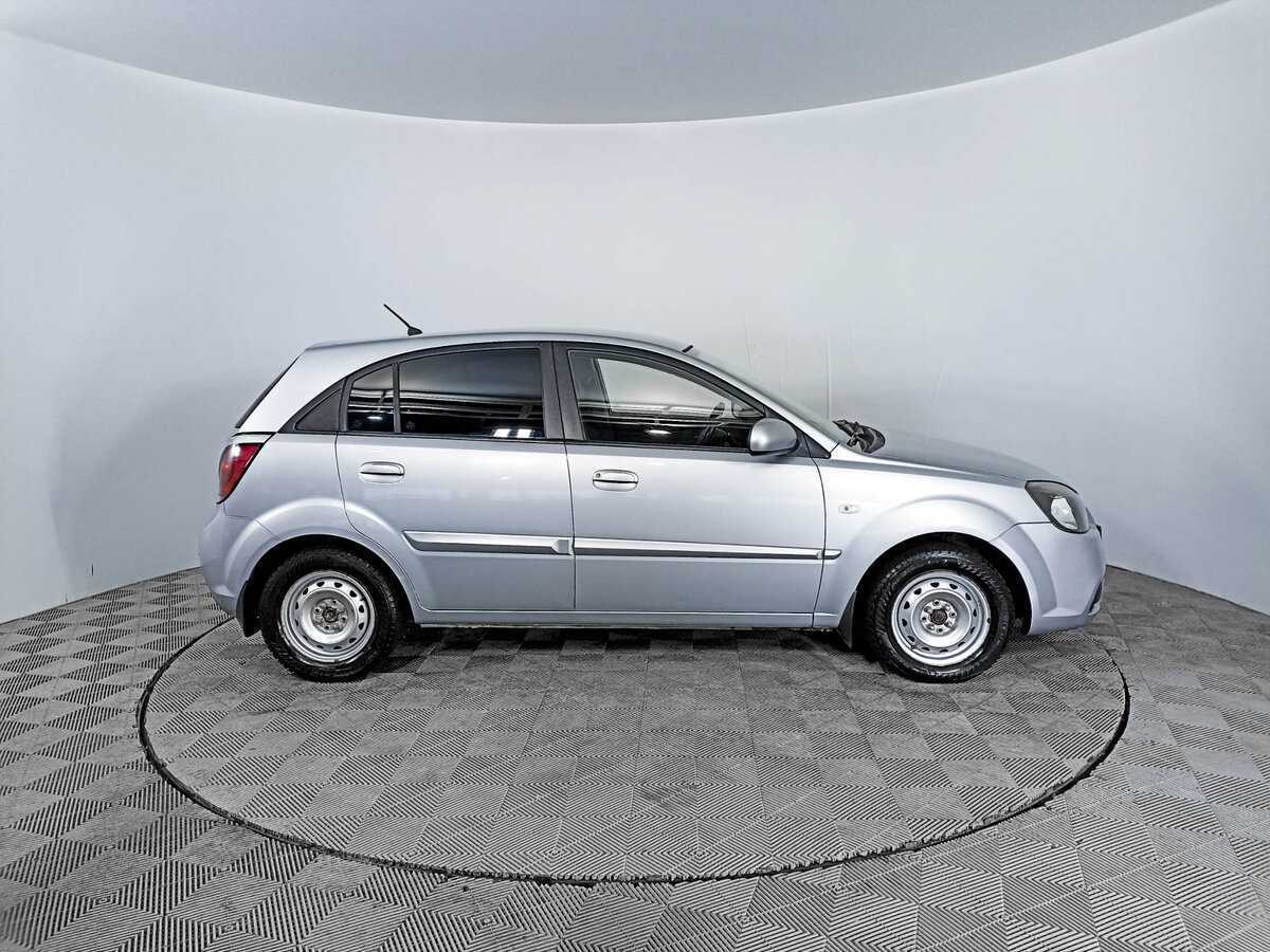 Kia Rio с пробегом — 2010 год. Фото: #3