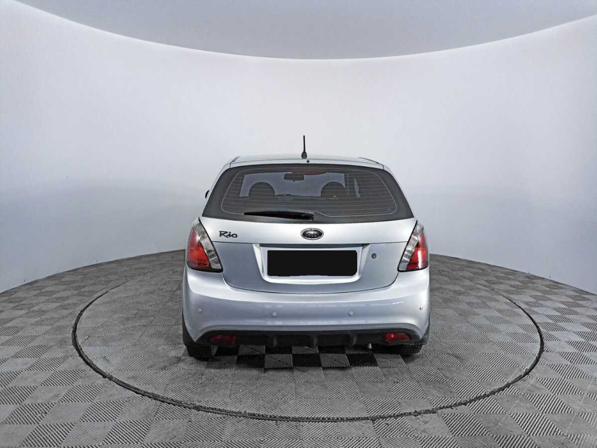 Kia Rio с пробегом — 2010 год. Фото: #5