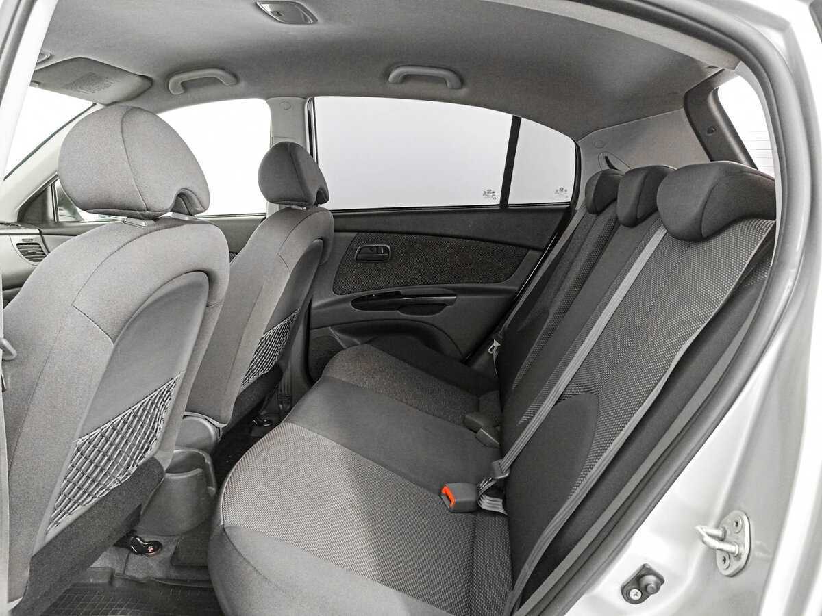 Kia Rio с пробегом — 2010 год. Фото: #9