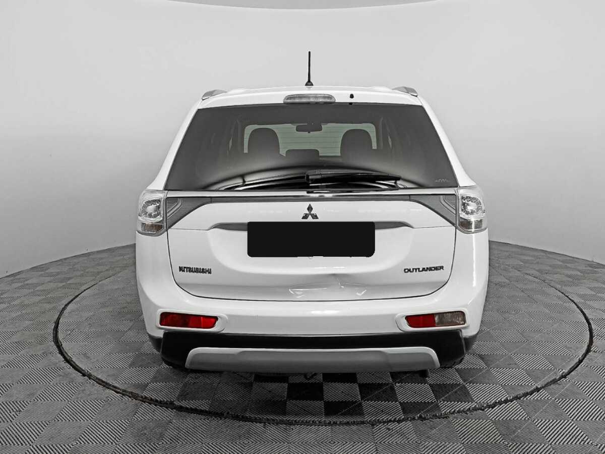 Mitsubishi Outlander с пробегом — 2014 год. Фото: #4