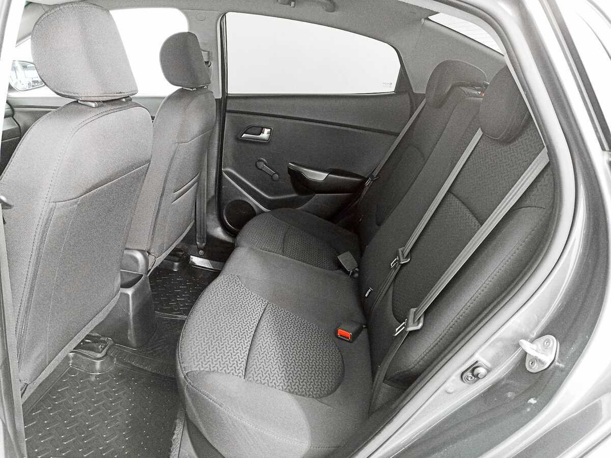 Kia Rio с пробегом — 2013 год. Фото: #6