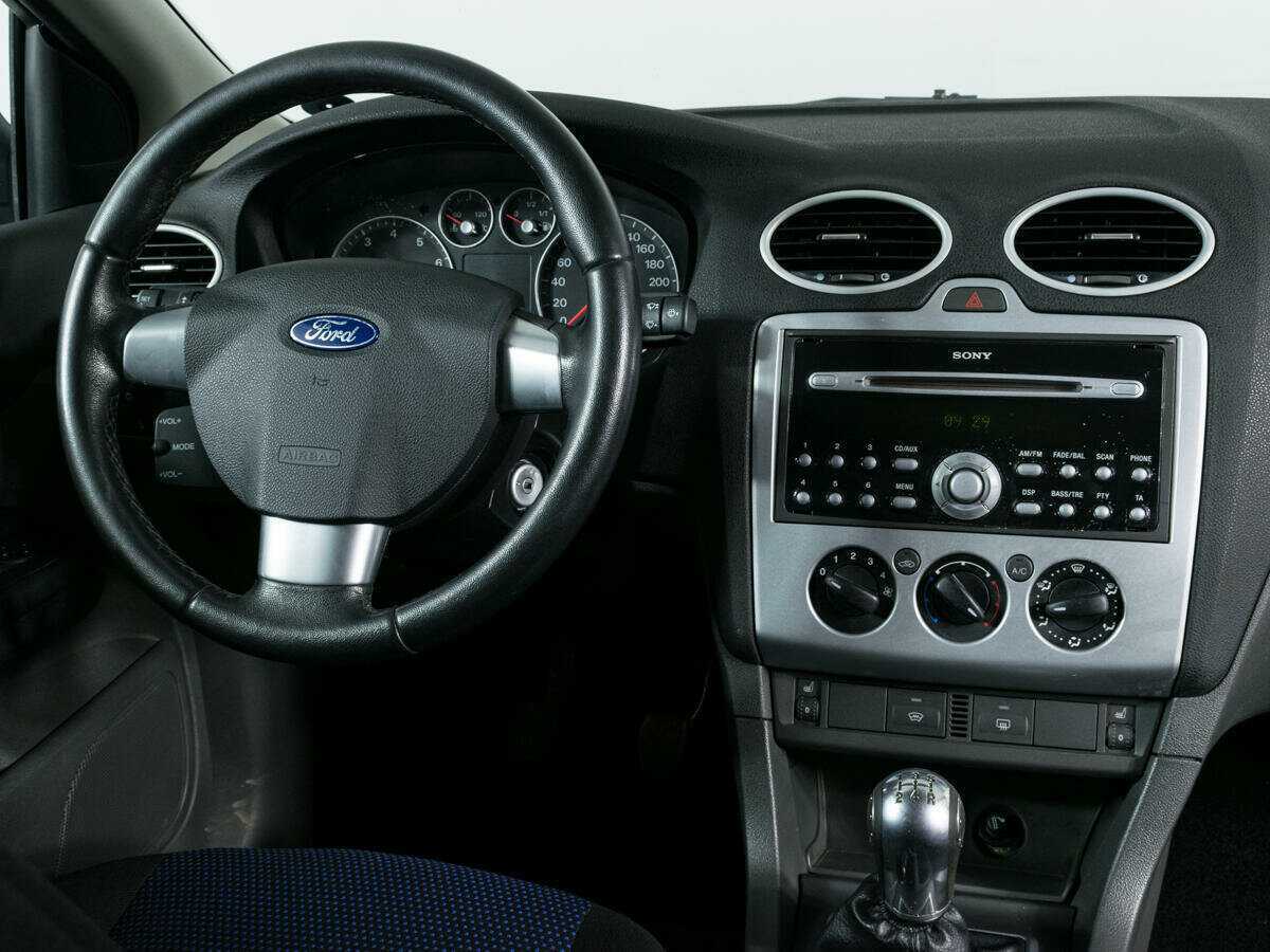 Ford Focus с пробегом — 2006 год. Фото: #10