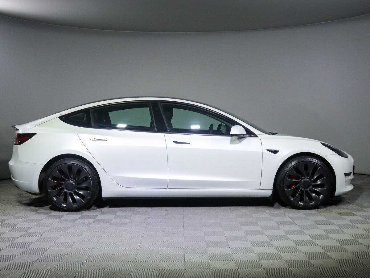 Tesla Model 3 с пробегом — 2021 год. Фото: #2