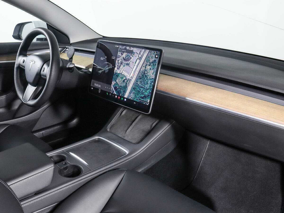 Tesla Model 3 с пробегом — 2021 год. Фото: #7