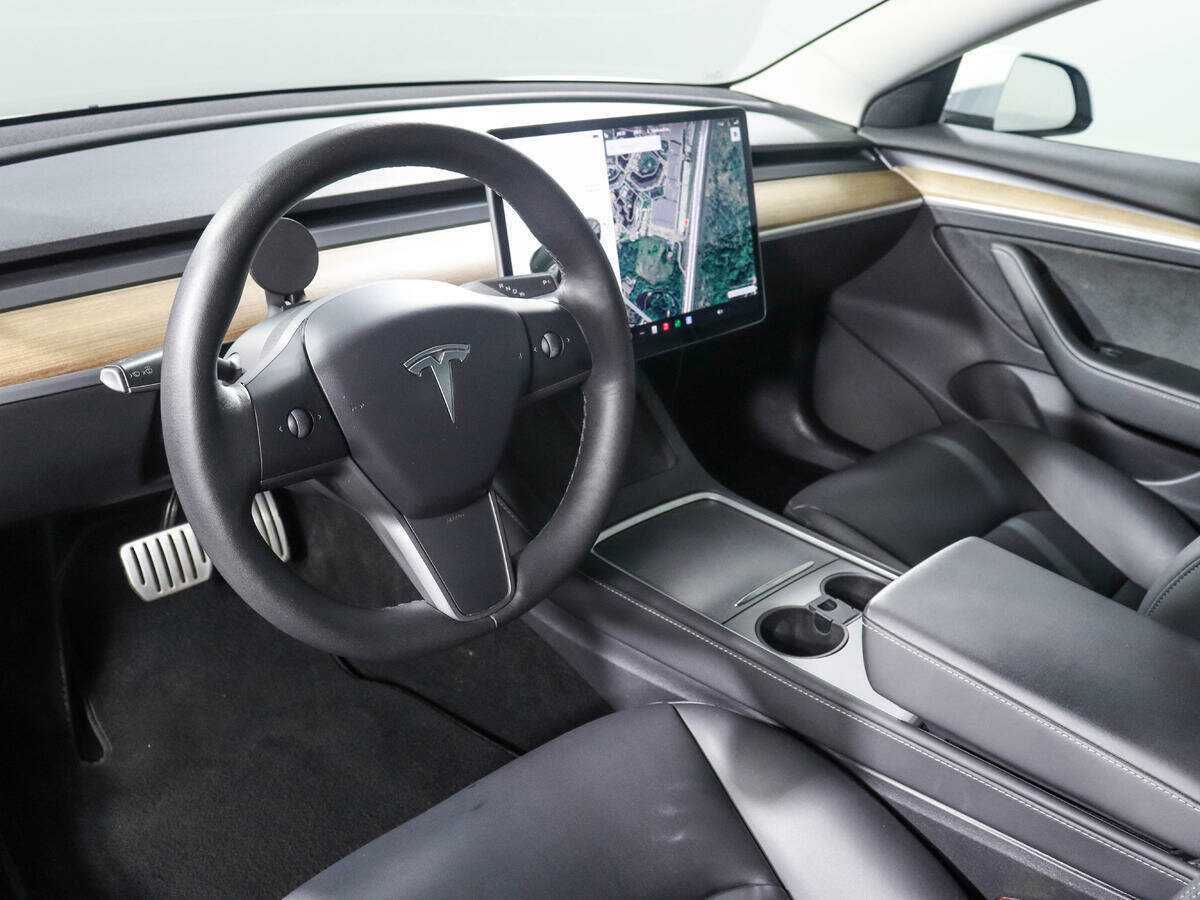 Tesla Model 3 с пробегом — 2021 год. Фото: #12