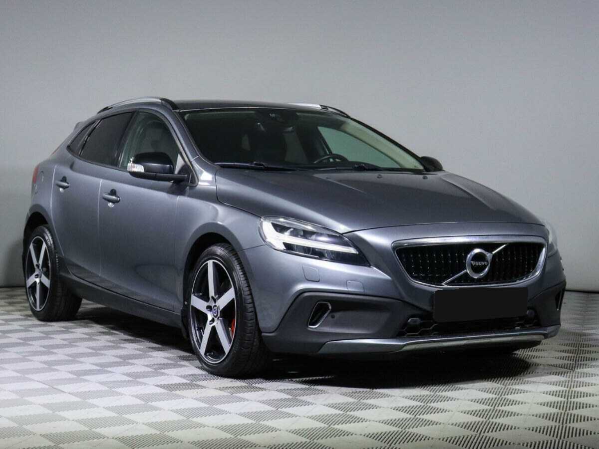 Volvo V40 Cross Country с пробегом — 2019 год. Фото: #1