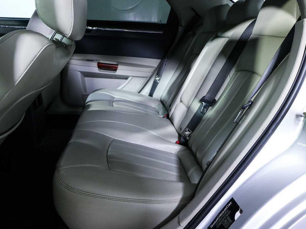 Chrysler 300C с пробегом — 2006 год. Фото: #7