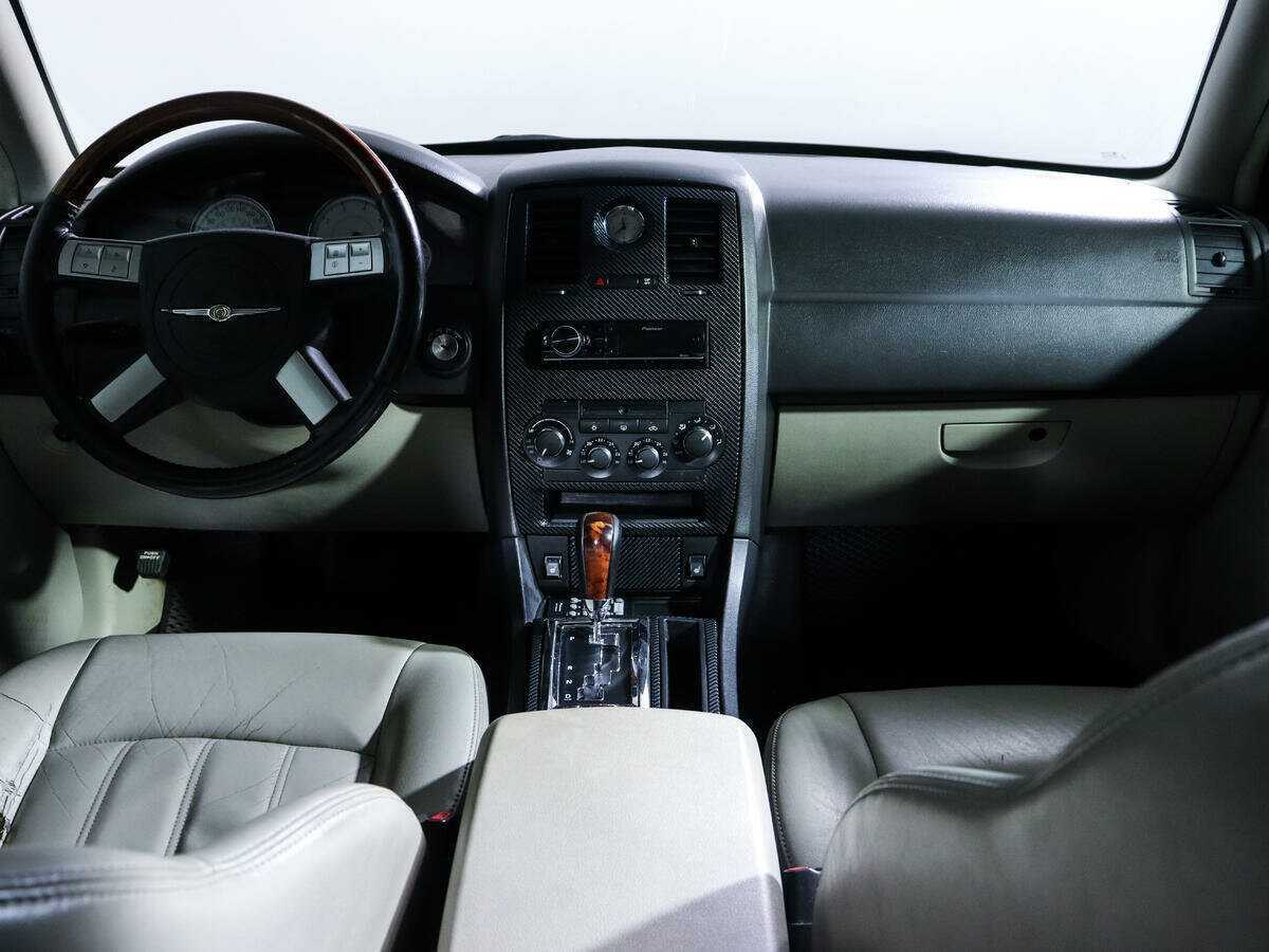 Chrysler 300C с пробегом — 2006 год. Фото: #9