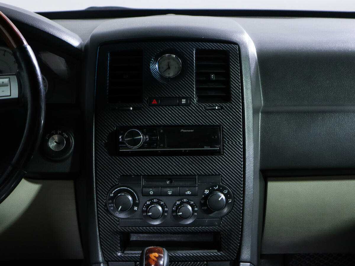 Chrysler 300C с пробегом — 2006 год. Фото: #10