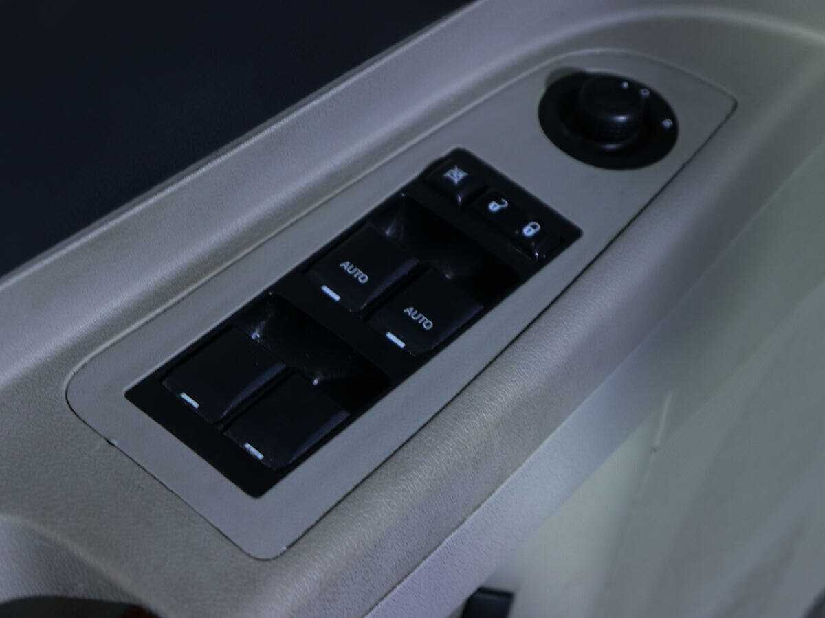 Chrysler 300C с пробегом — 2006 год. Фото: #13