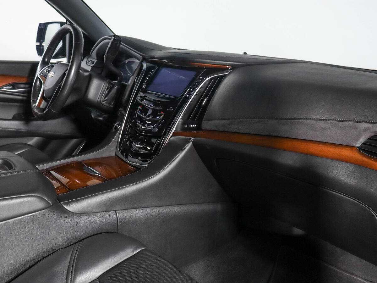 Cadillac Escalade с пробегом — 2018 год. Фото: #6