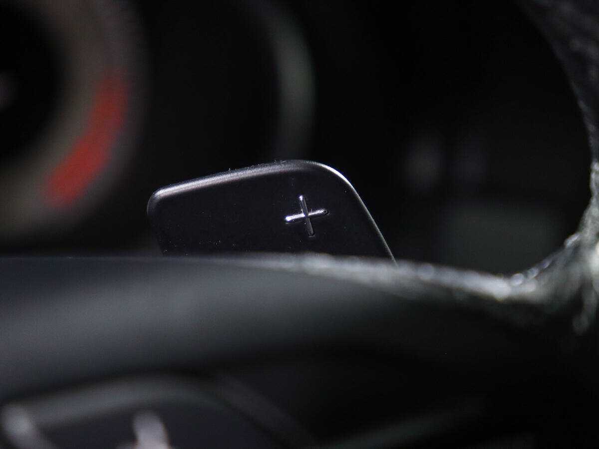 Mercedes-Benz CLS с пробегом — 2012 год. Фото: #17