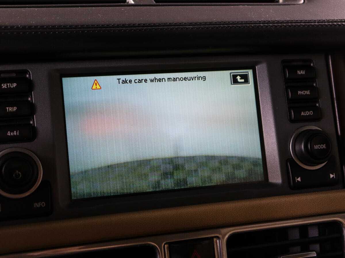 Land Rover Range Rover с пробегом — 2009 год. Фото: #11