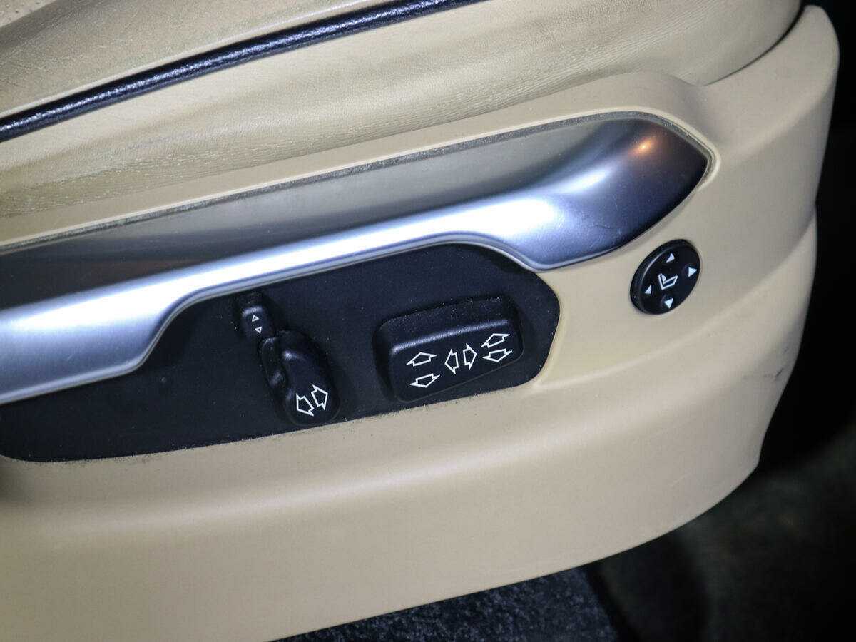 Land Rover Range Rover с пробегом — 2009 год. Фото: #12