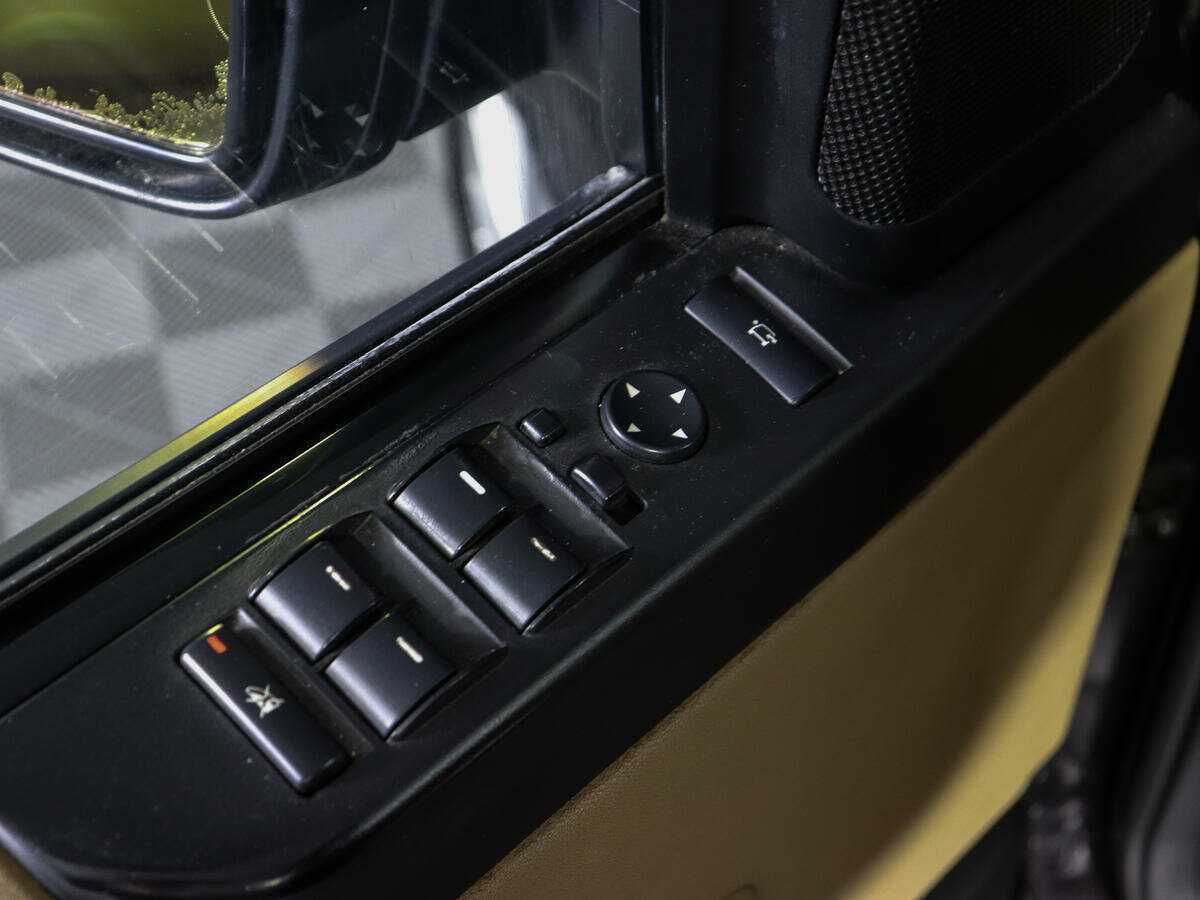 Land Rover Range Rover с пробегом — 2009 год. Фото: #16