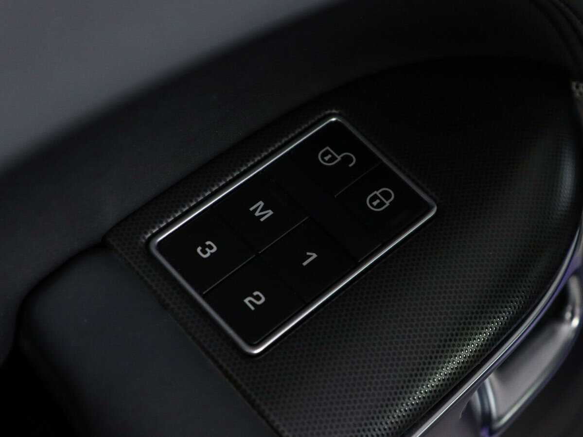 Land Rover Range Rover Sport с пробегом — 2013 год. Фото: #16