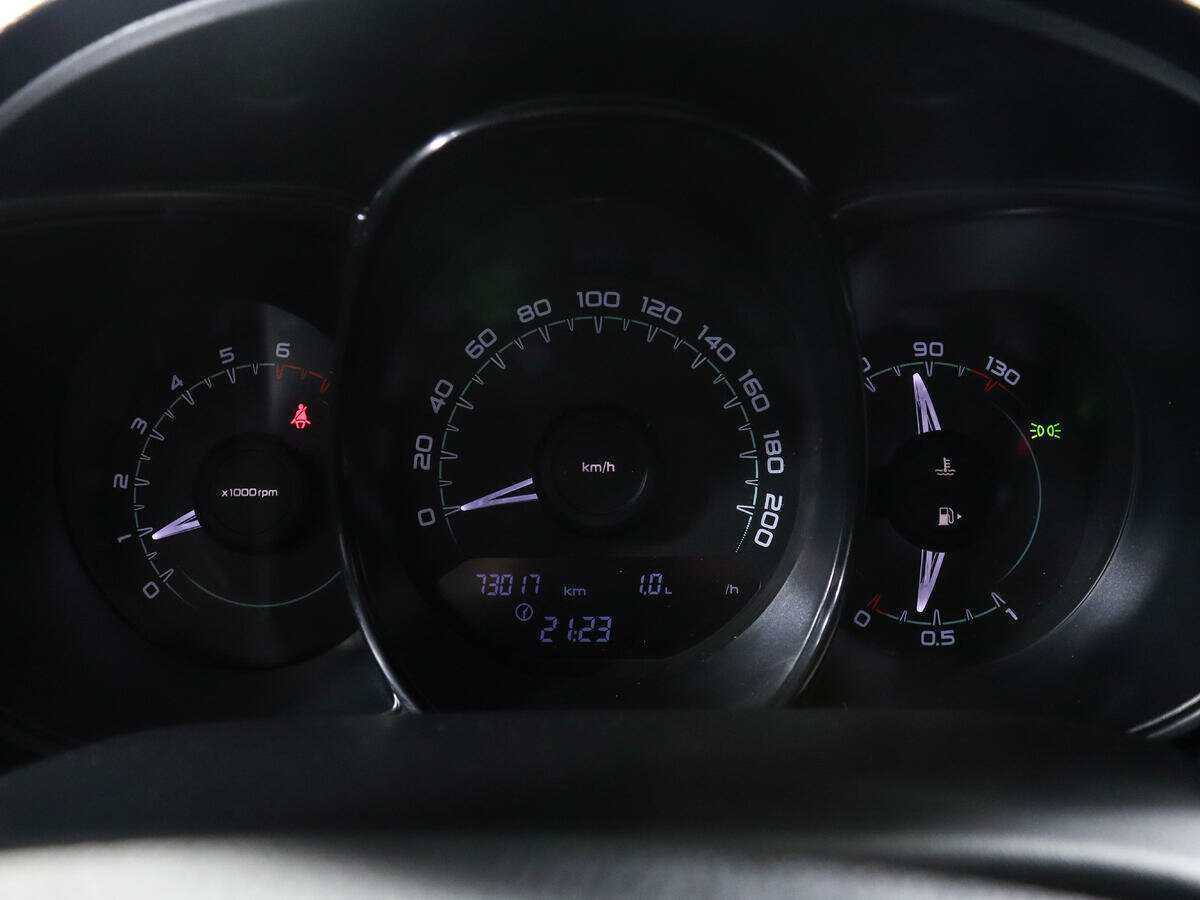 Lada (ВАЗ) Vesta с пробегом — 2016 год. Фото: #10