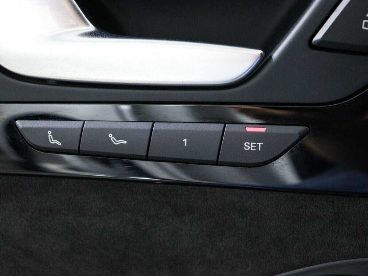 Audi A8 с пробегом — 2015 год. Фото: #17