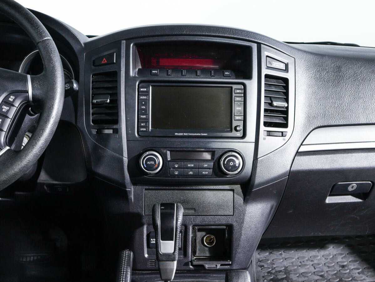 Mitsubishi Pajero с пробегом — 2010 год. Фото: #10