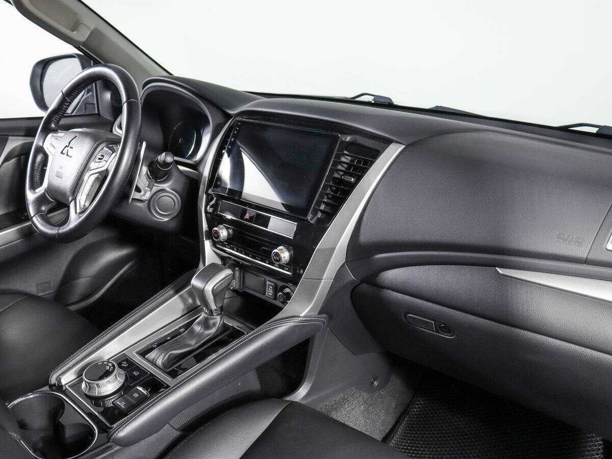 Mitsubishi Pajero Sport с пробегом — 2020 год. Фото: #6