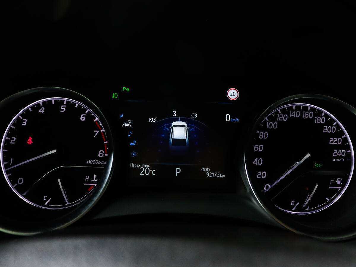 Toyota Camry с пробегом — 2018 год. Фото: #8