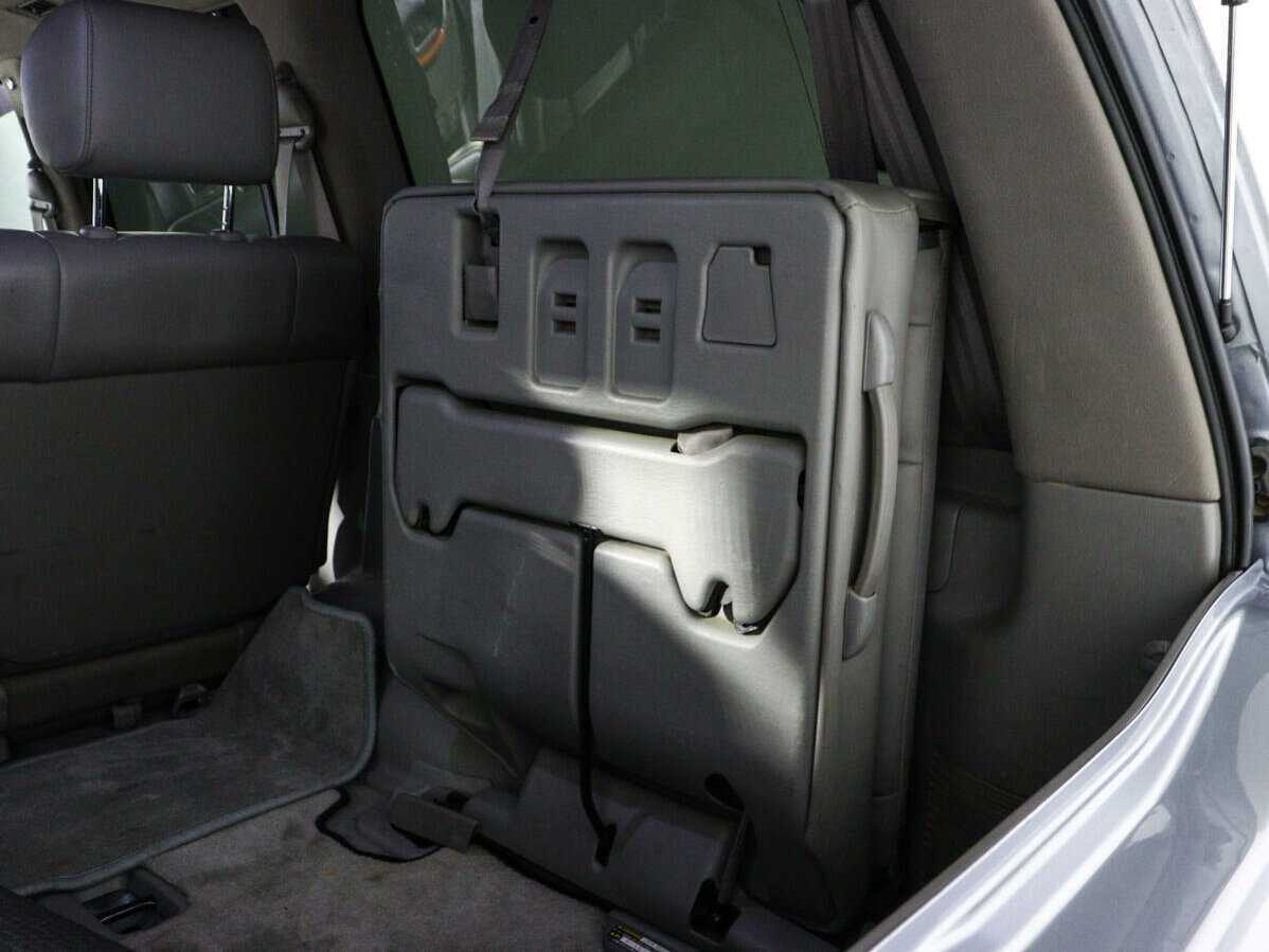 Lexus LX с пробегом — 2005 год. Фото: #14