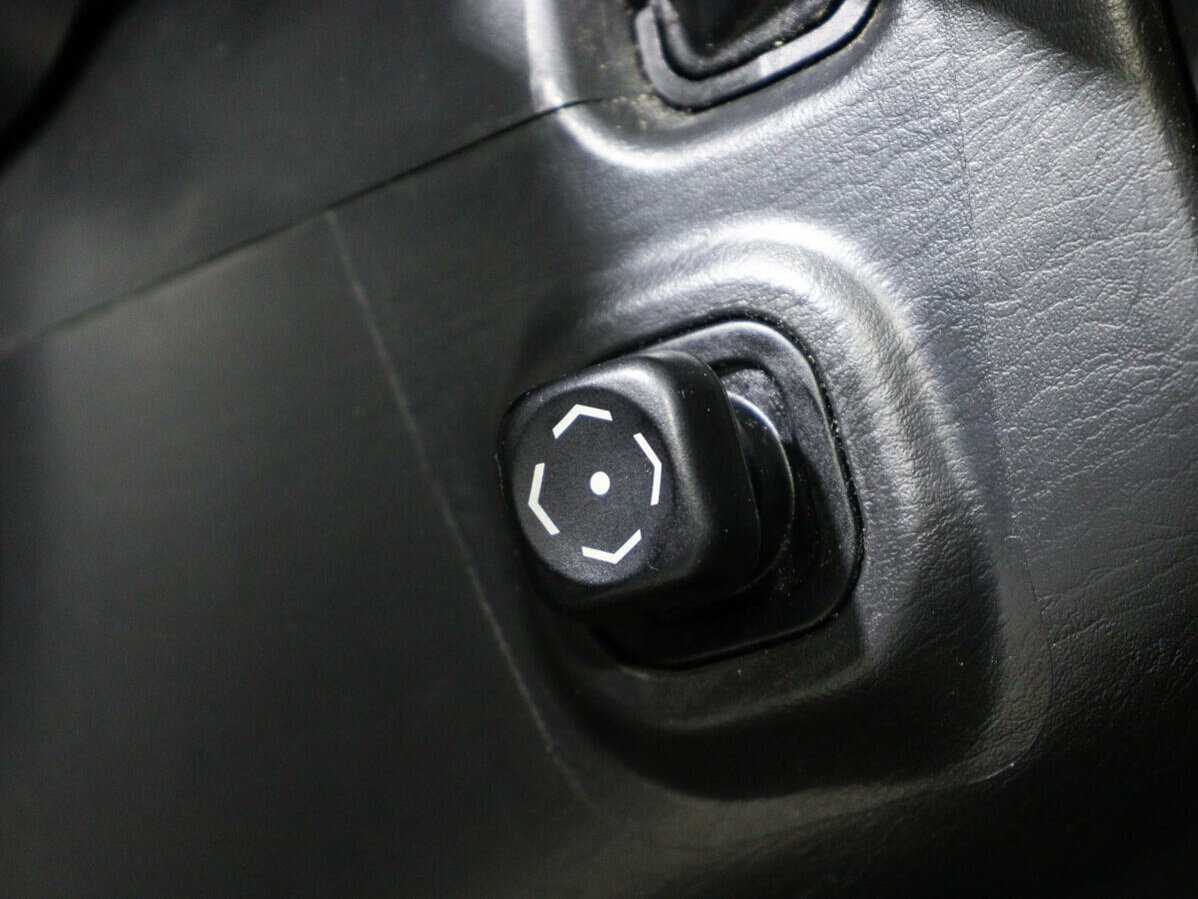 Lexus LX с пробегом — 2005 год. Фото: #17