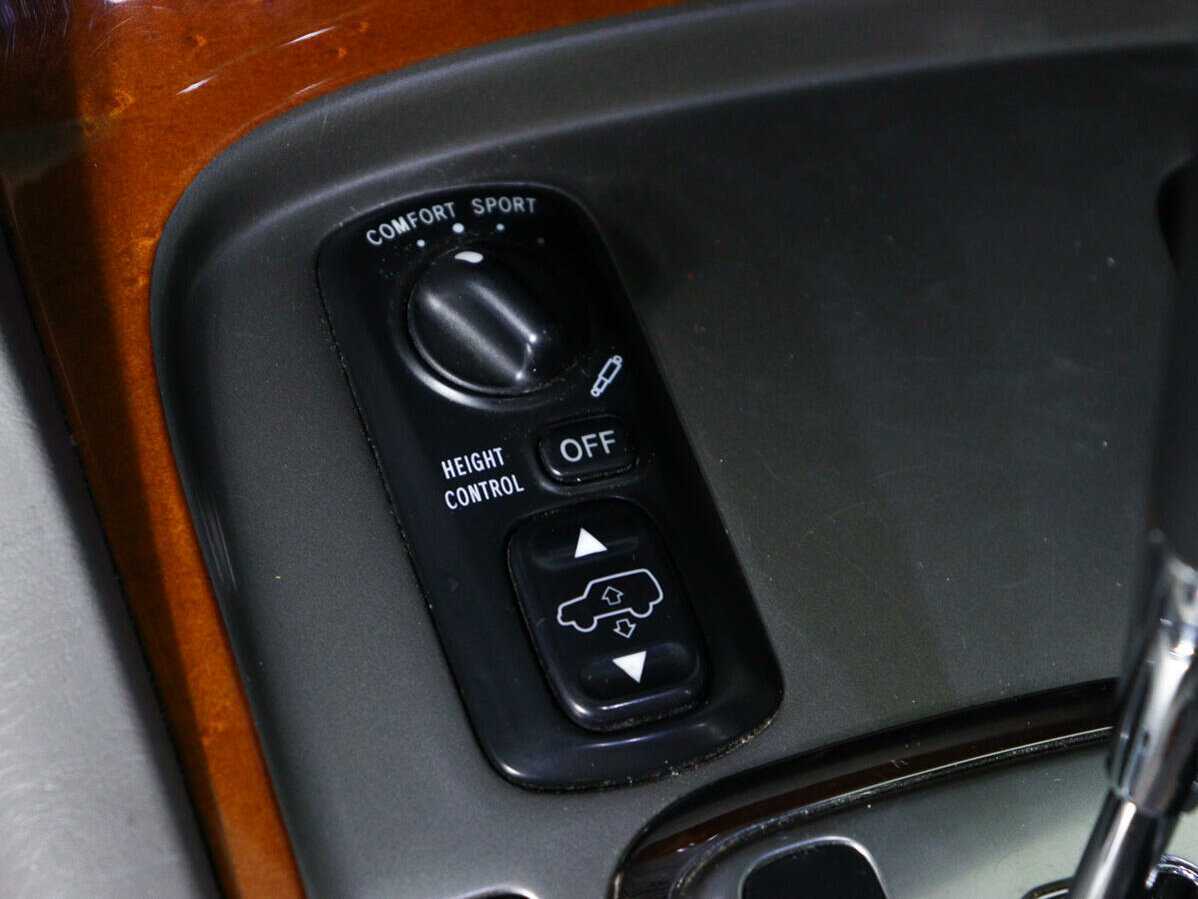Lexus LX с пробегом — 2005 год. Фото: #19
