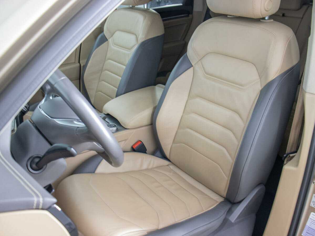 Volkswagen Touareg с пробегом — 2018 год. Фото: #12