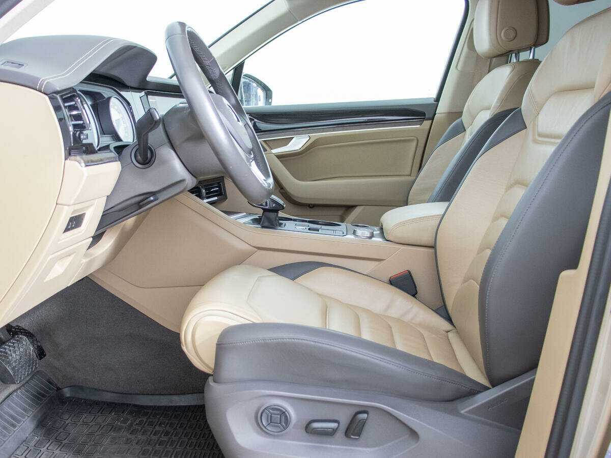 Volkswagen Touareg с пробегом — 2018 год. Фото: #13