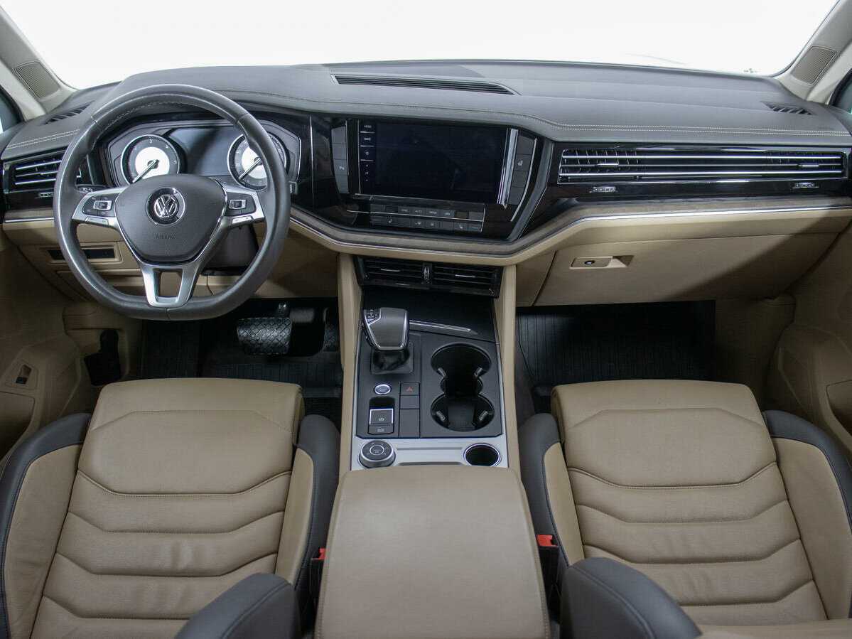 Volkswagen Touareg с пробегом — 2018 год. Фото: #18