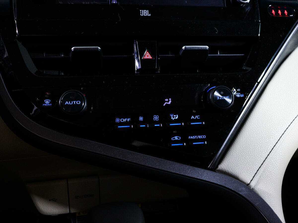 Toyota Camry с пробегом — 2021 год. Фото: #24