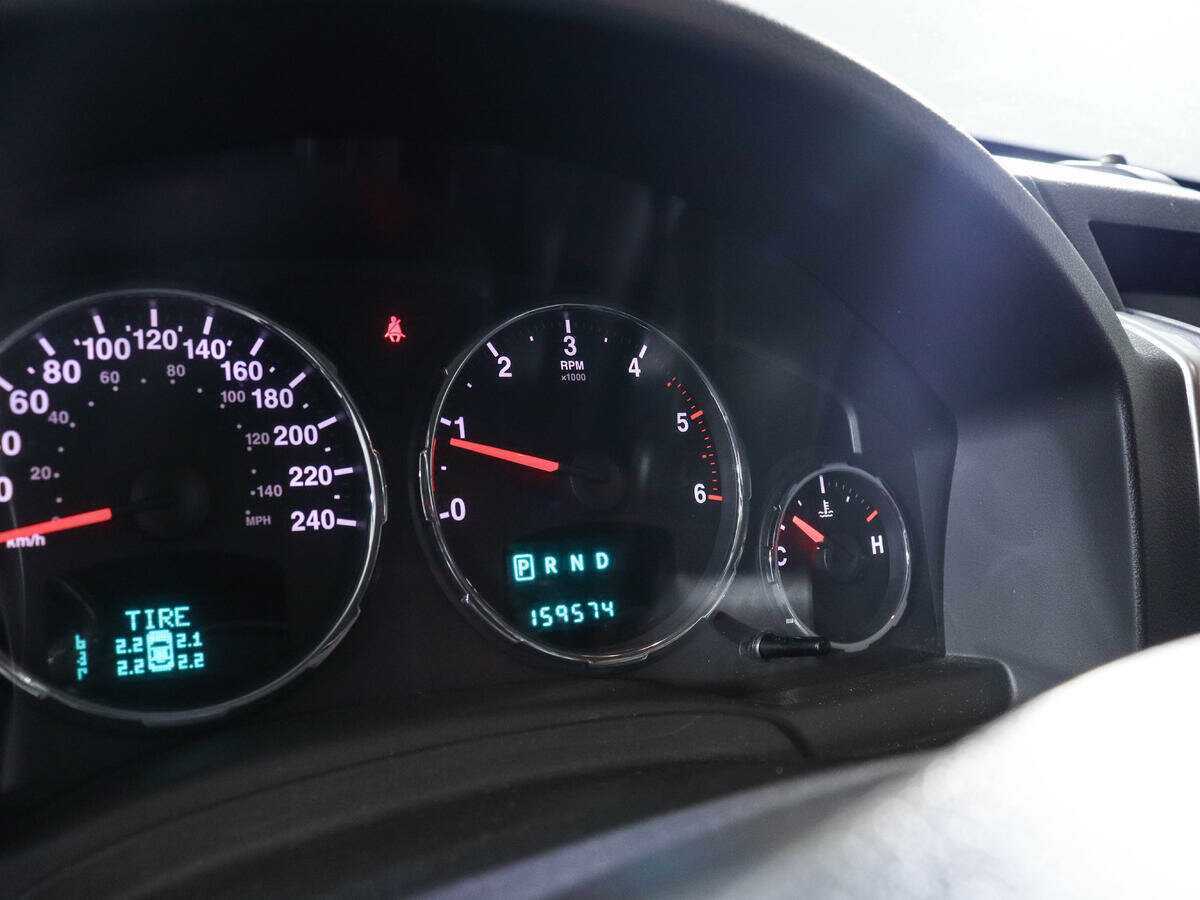 Jeep Cherokee с пробегом — 2010 год. Фото: #9