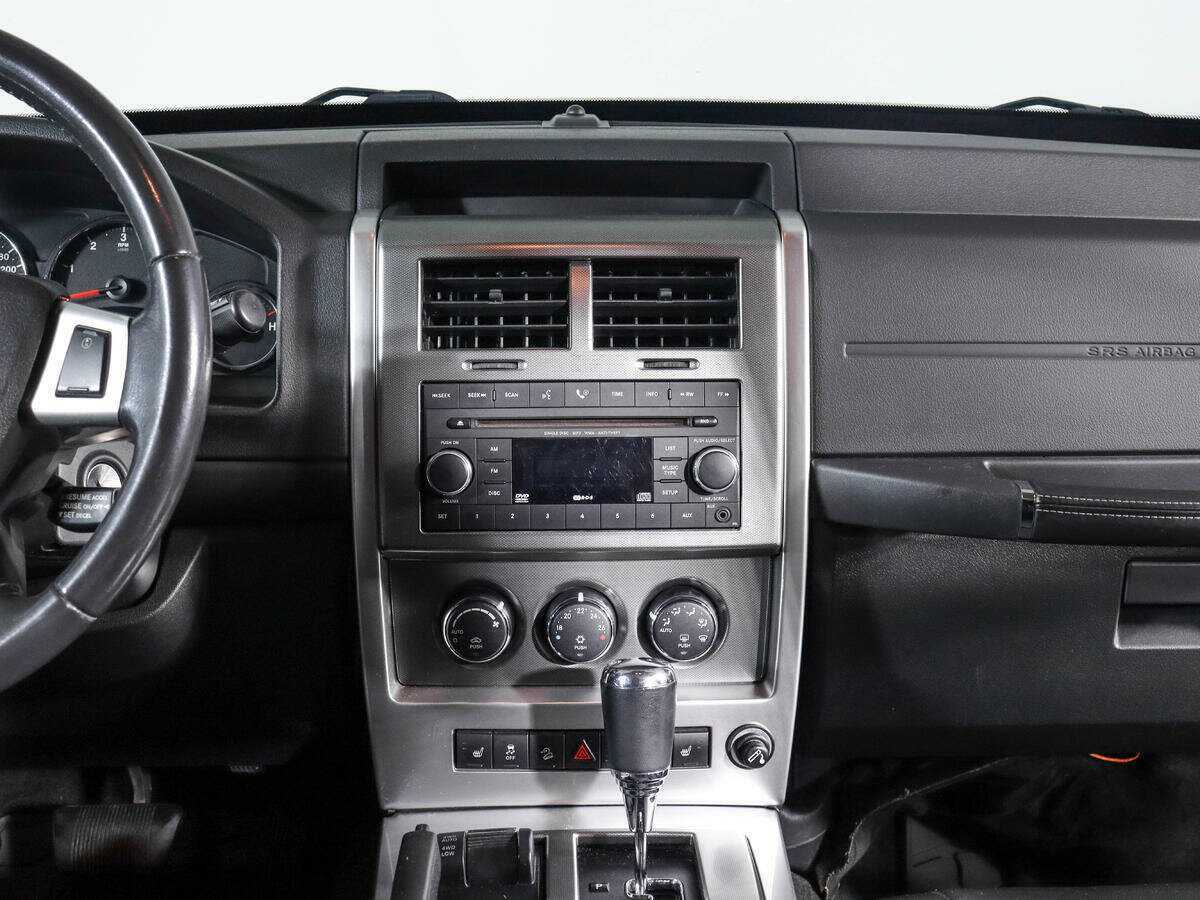 Jeep Cherokee с пробегом — 2010 год. Фото: #11