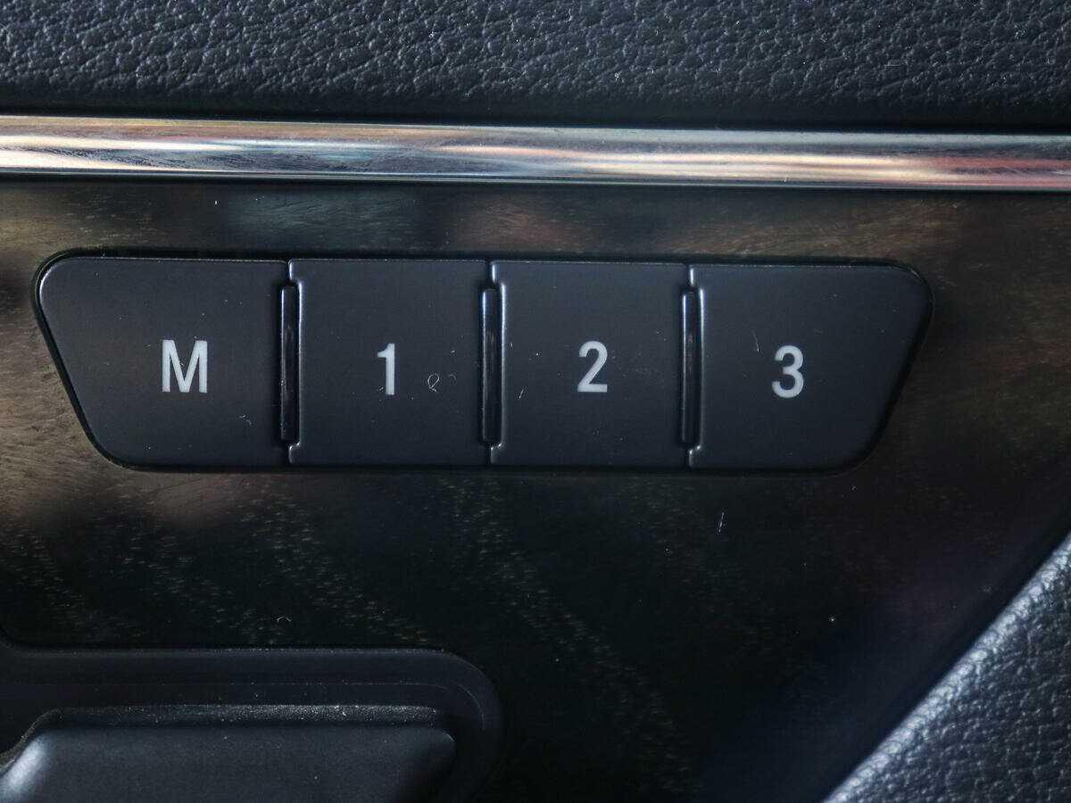 Mercedes-Benz E-Класс с пробегом — 2011 год. Фото: #13