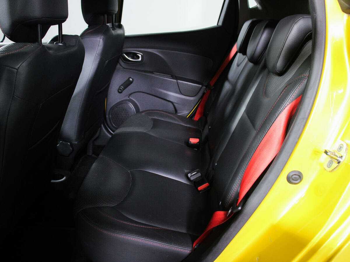 Renault Clio RS с пробегом — 2015 год. Фото: #9